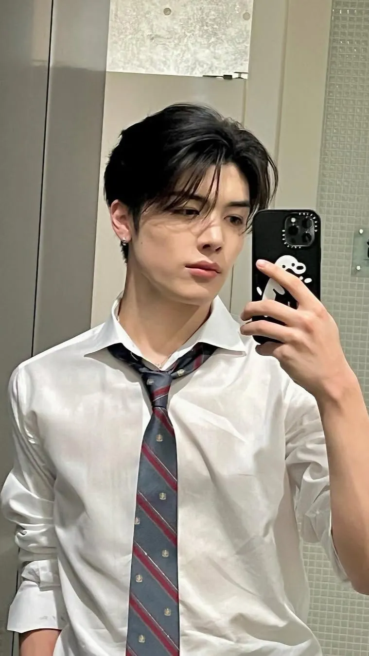 ai character: •maki• background