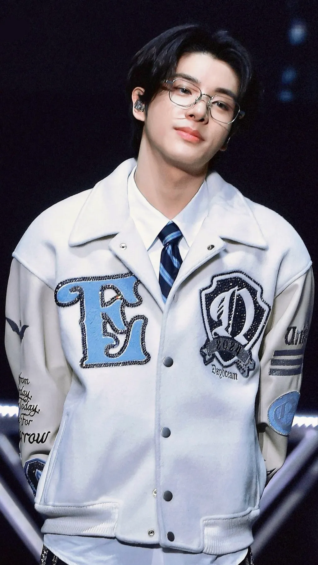 ai character: •sim jaeyun• background