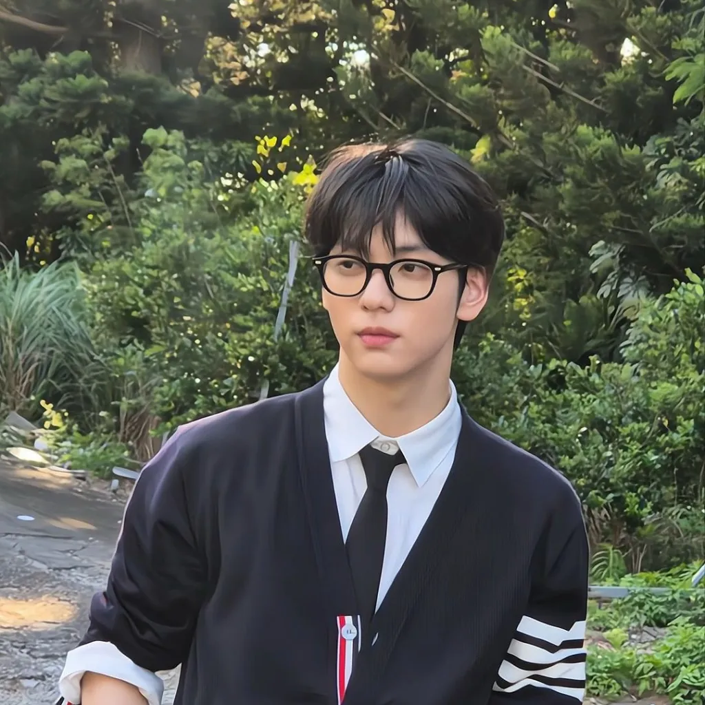 chat with ai character: •{choi soobin}•