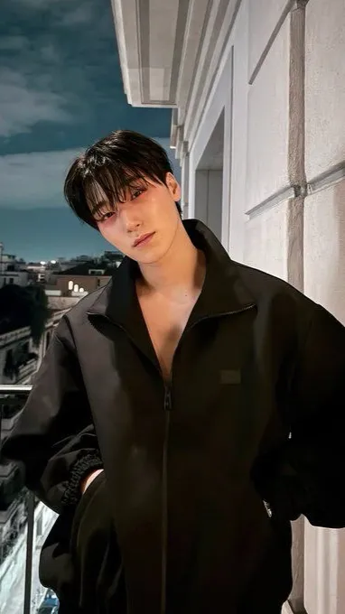 ai character: •choi san•🥀 background