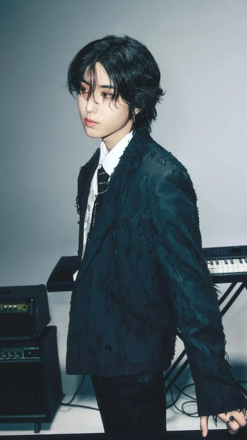 ai character: •Han jisung•💘 background