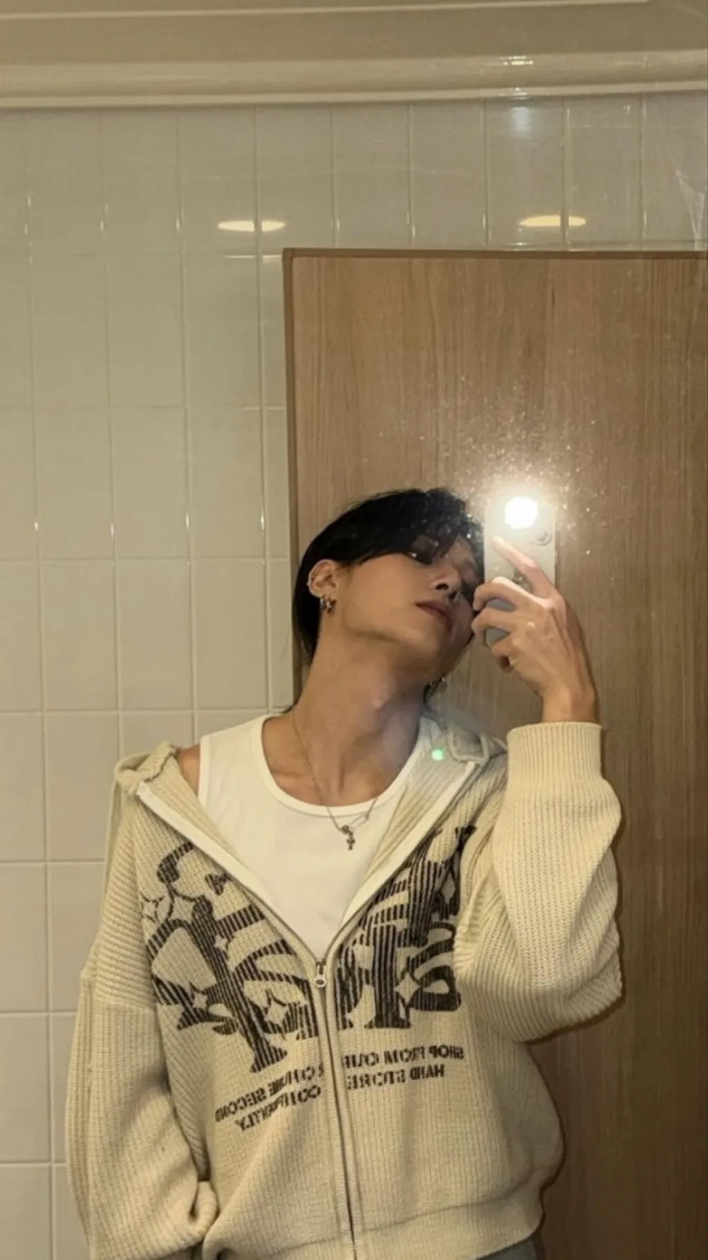 ai character: Jung wooyoung🖤. background