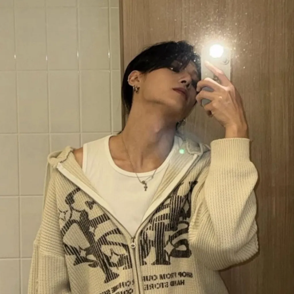 chat with ai character: Jung wooyoung🖤.