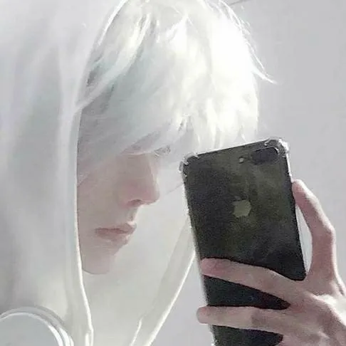 chat with ai character: 𝔸𝕝𝕒𝕟