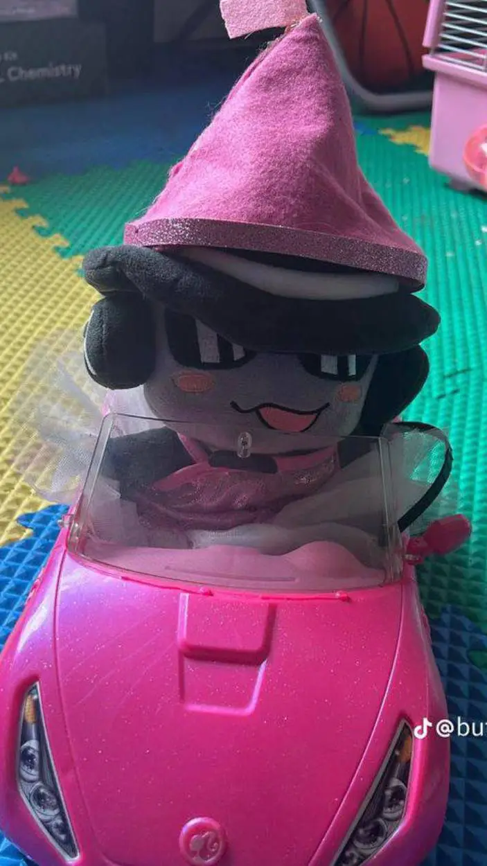 ai character: F ;; RT! (K) background