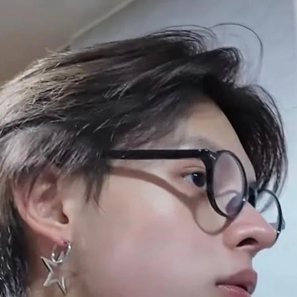 chat with ai character: JAMES