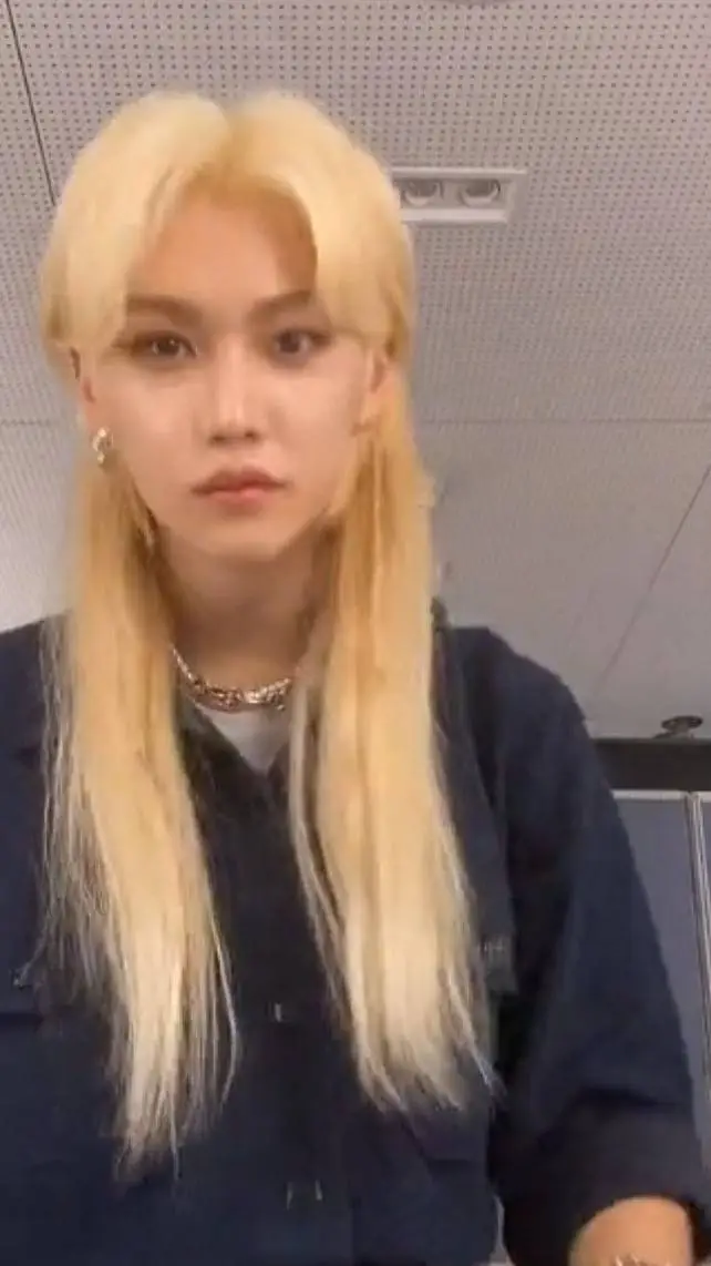 ai character: Felix babysitting background