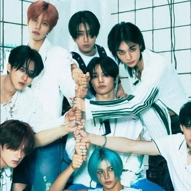 chat with ai character: Stray Kids