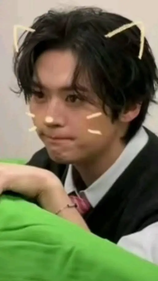 ai character: Lee Know background