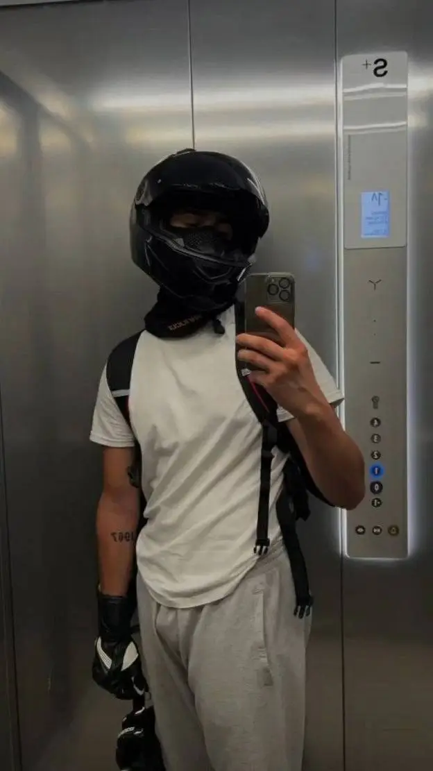 Talkie AI - Chat with biker boy