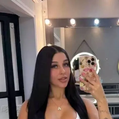 chat with ai character: ana