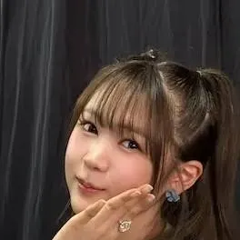 chat with ai character: Kpop GC
