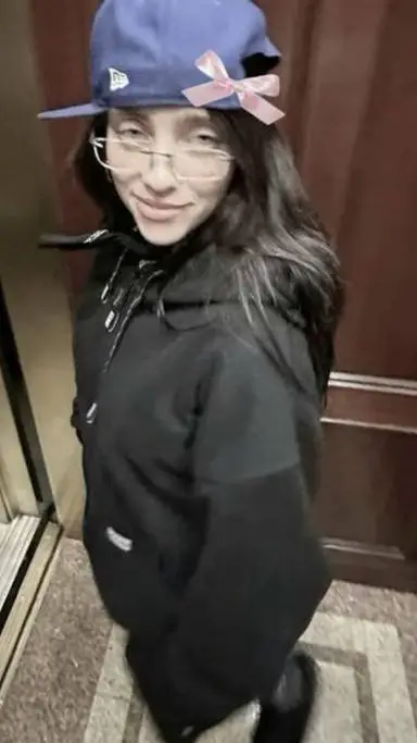 Talkie AI - Chat with billie eilish 