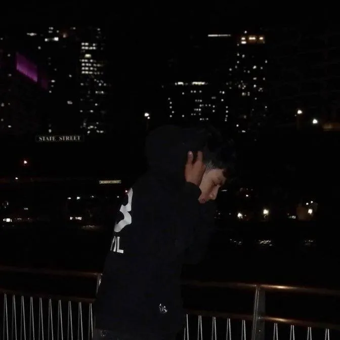 chat with ai character: Alexnovision