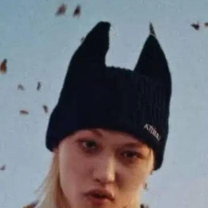 chat with ai character: Felix