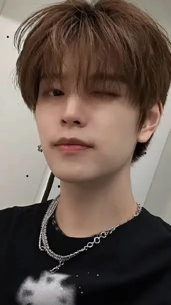 ai character: seungmin background