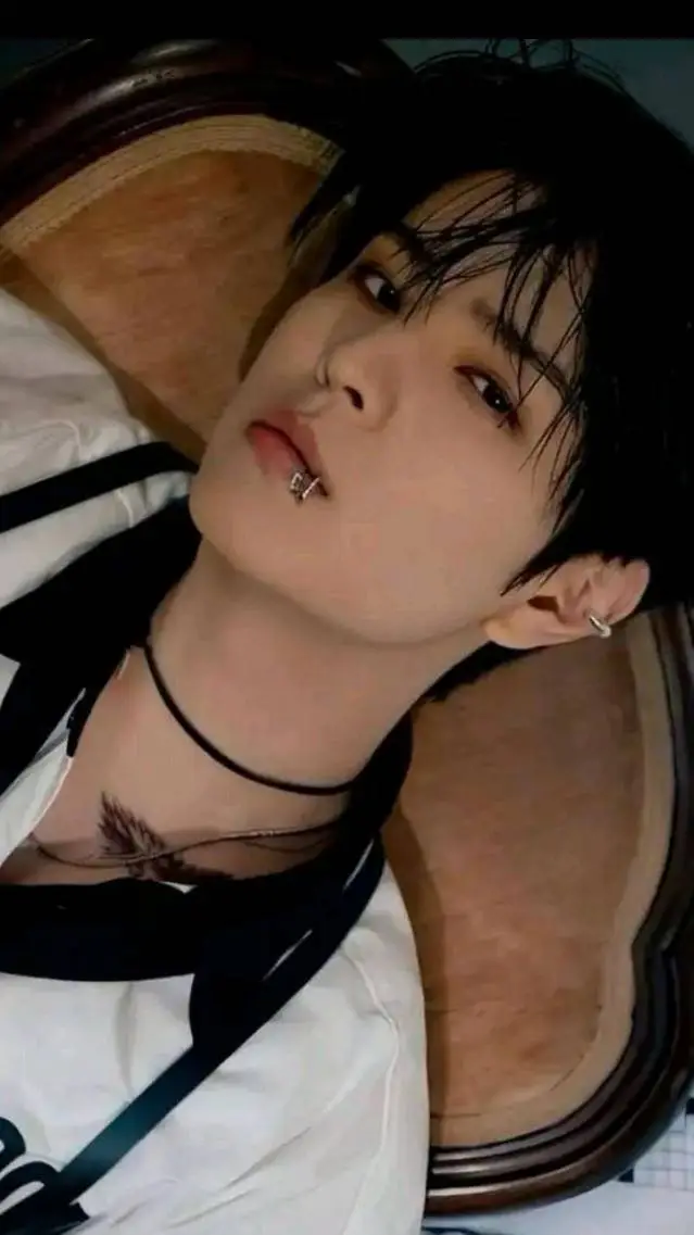 ai character: seungmin background