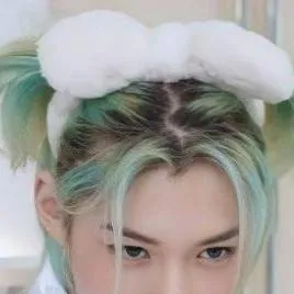 chat with ai character: felix🐣