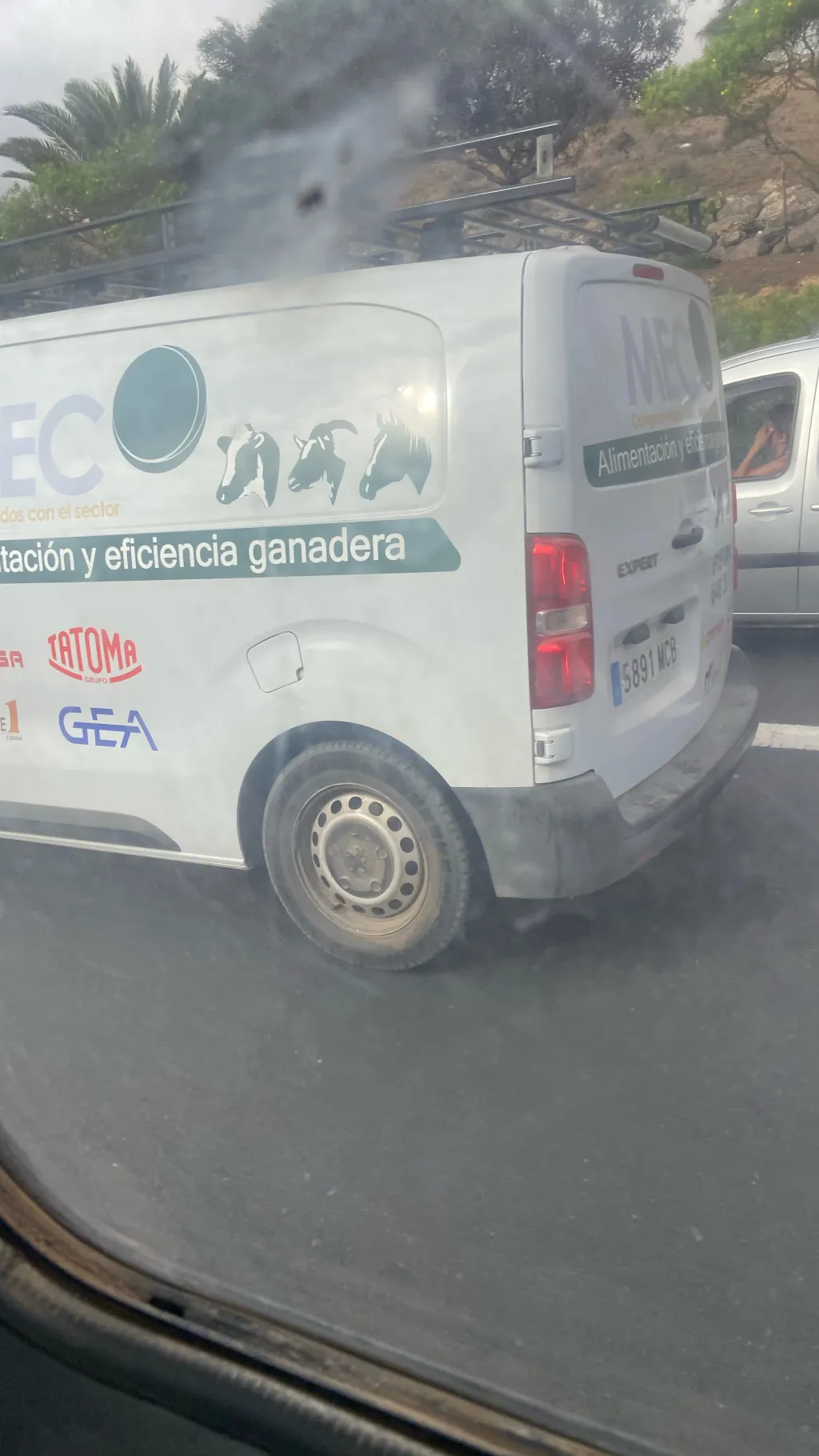 ai character: Yunday h-1 background