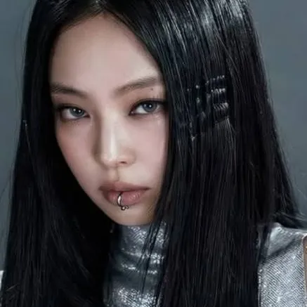 chat with ai character: Jennie Kim 🐻