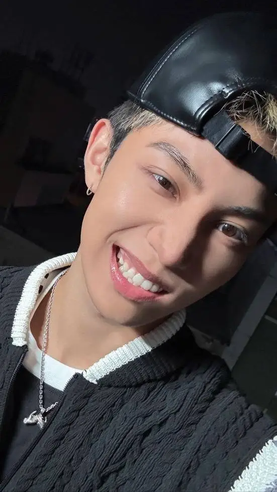 ai character: °KIM RYUL° background