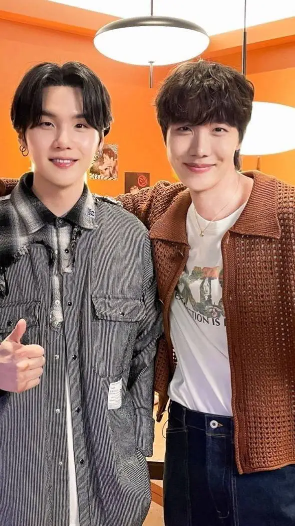 ai character: yoongi y jhope  background
