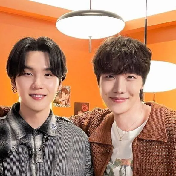 chat with ai character: yoongi y jhope 