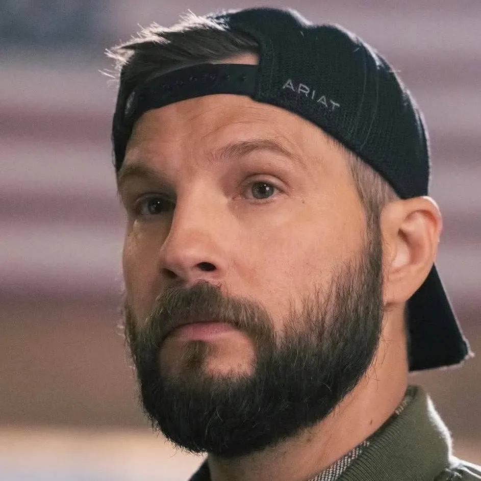 chat with ai character: Logan Marshall