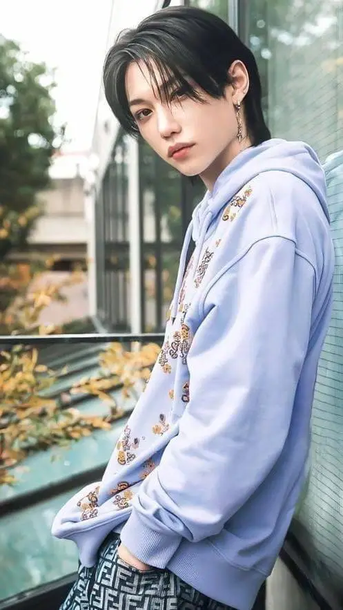 ai character: Lee Felix🪞💌 background