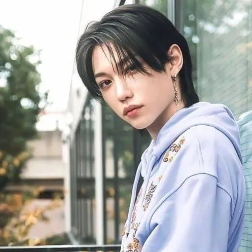 chat with ai character: Lee Felix🪞💌