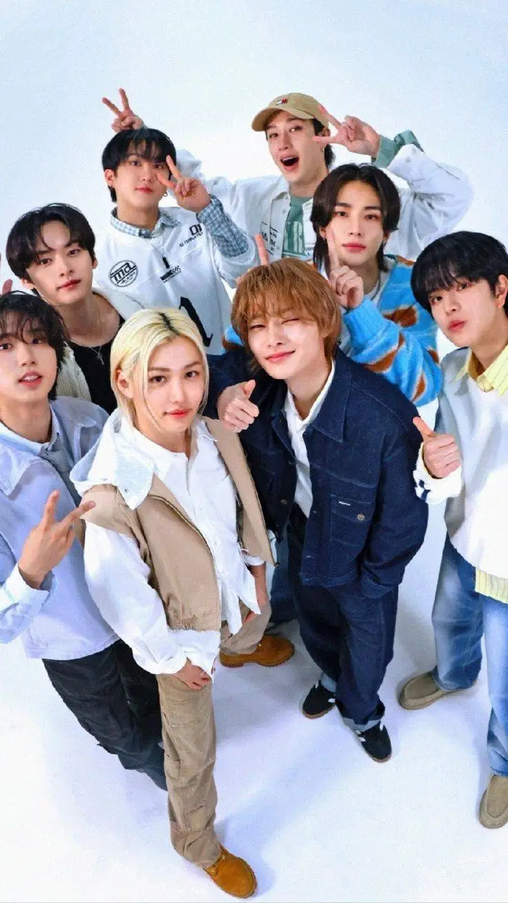 ai character: SKZ OBSESS I.N.❤ background