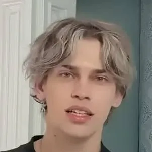 chat with ai character: Andrew 