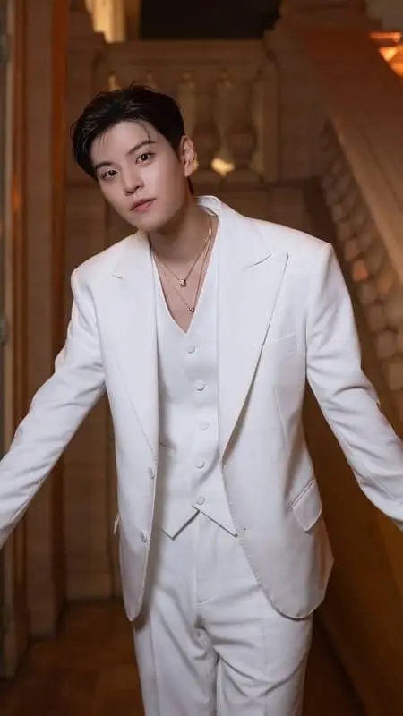 ai character:  kim seungmin  background