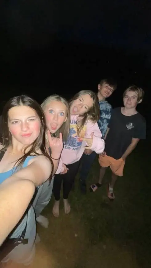 ai character: friend group background