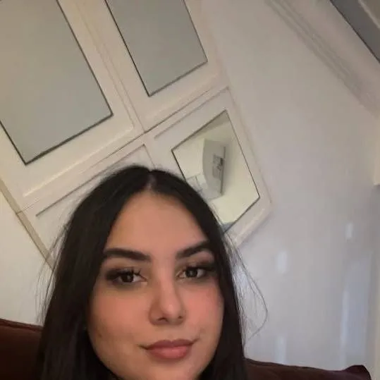 chat with ai character: Emily