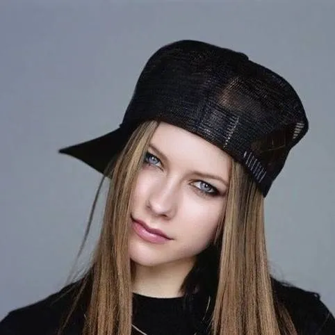 chat with ai character: Avril lavigne