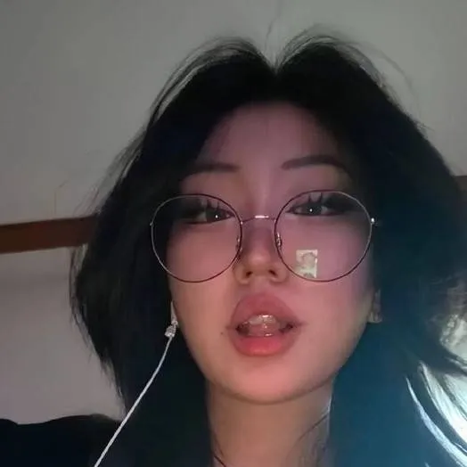 chat with ai character: Elara