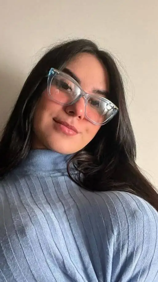 ai character: Sophie background