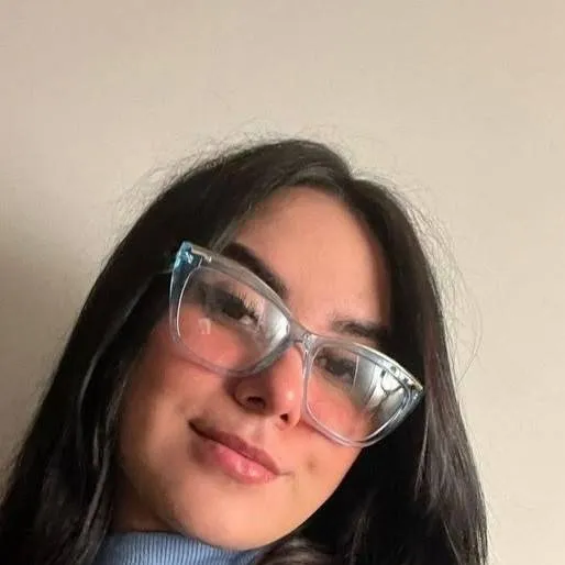 chat with ai character: Sophie