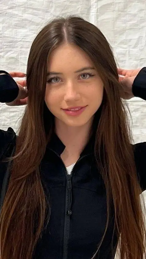 ai character: Emilia  background