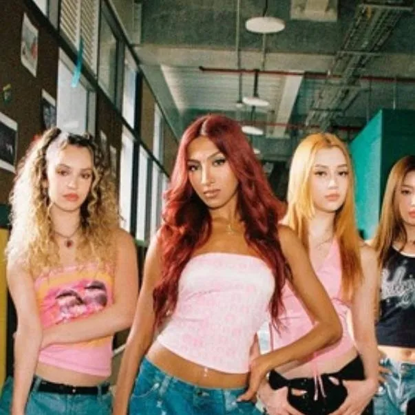 chat with ai character: KATSEYE 