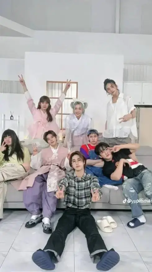 ai character: straykids pickme.. background