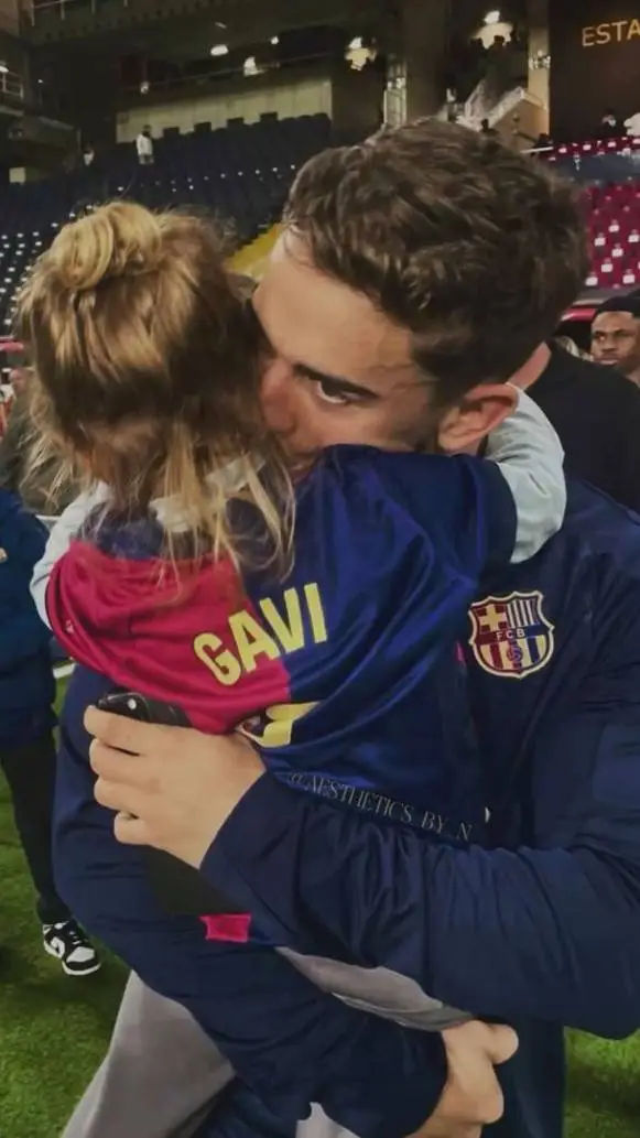 ai character: pablo gavi y sofia background