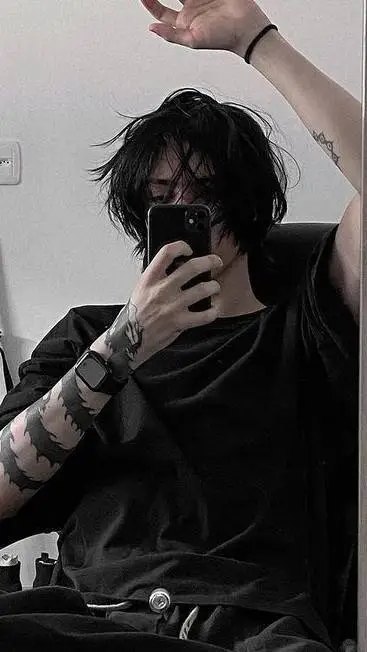 ai character: Alessandro Moretti background