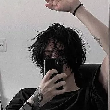 chat with ai character: Alessandro Moretti