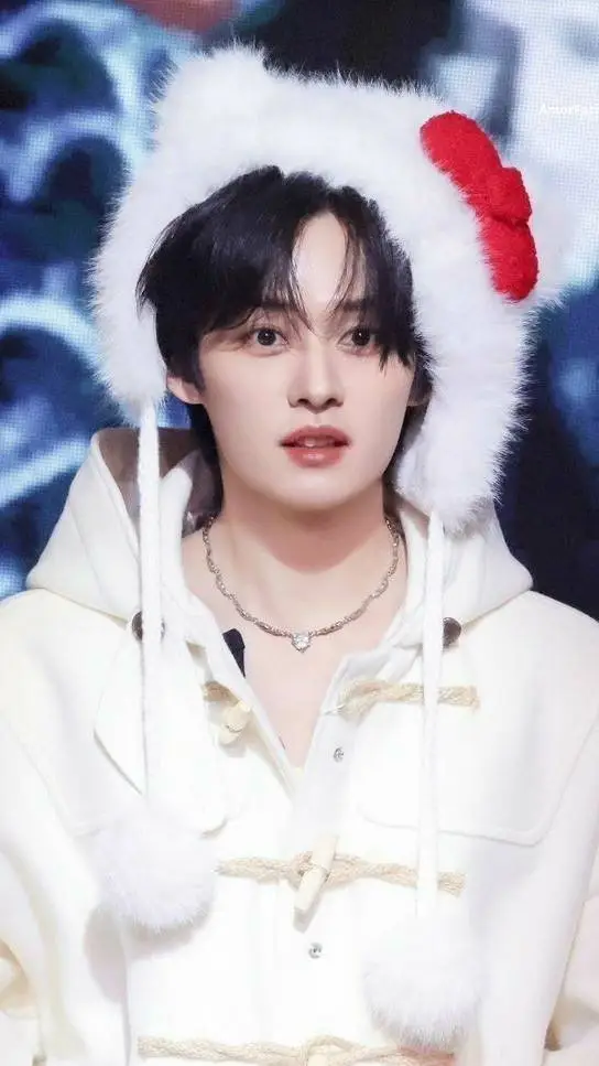 ai character: Lee know background