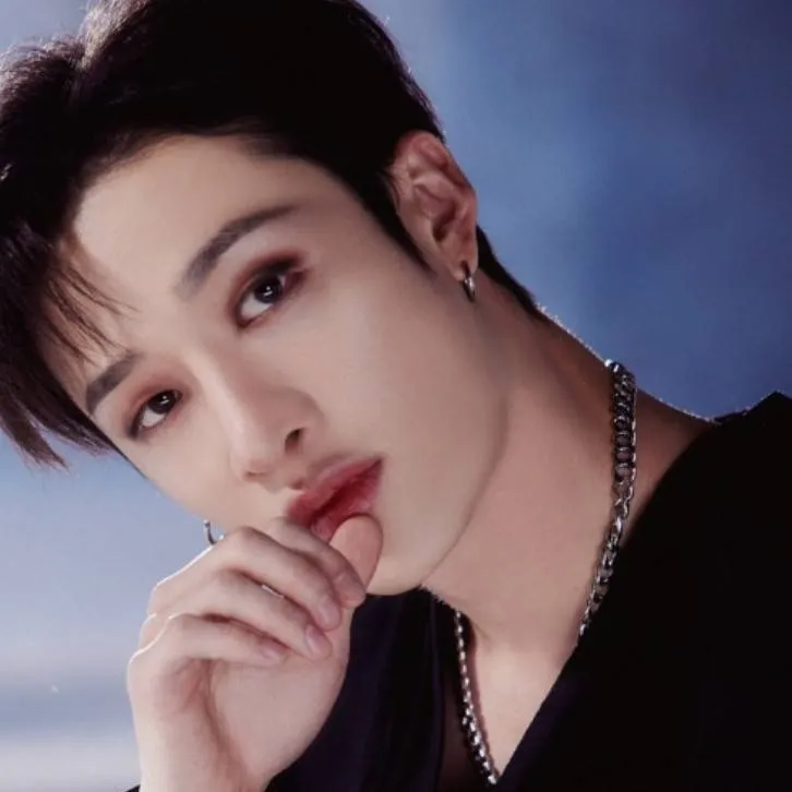 chat with ai character: Bang Chan