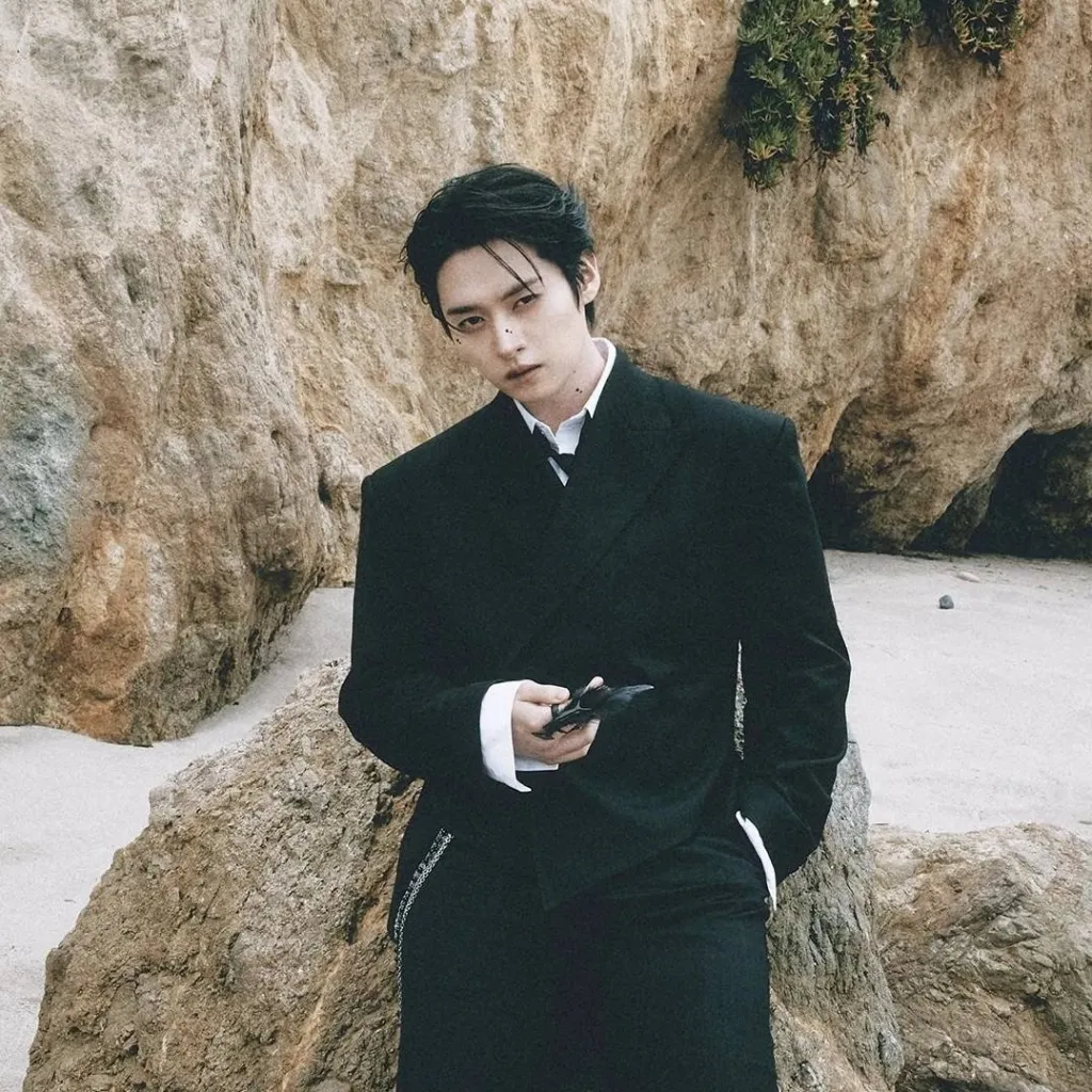 chat with ai character: Lee Know 