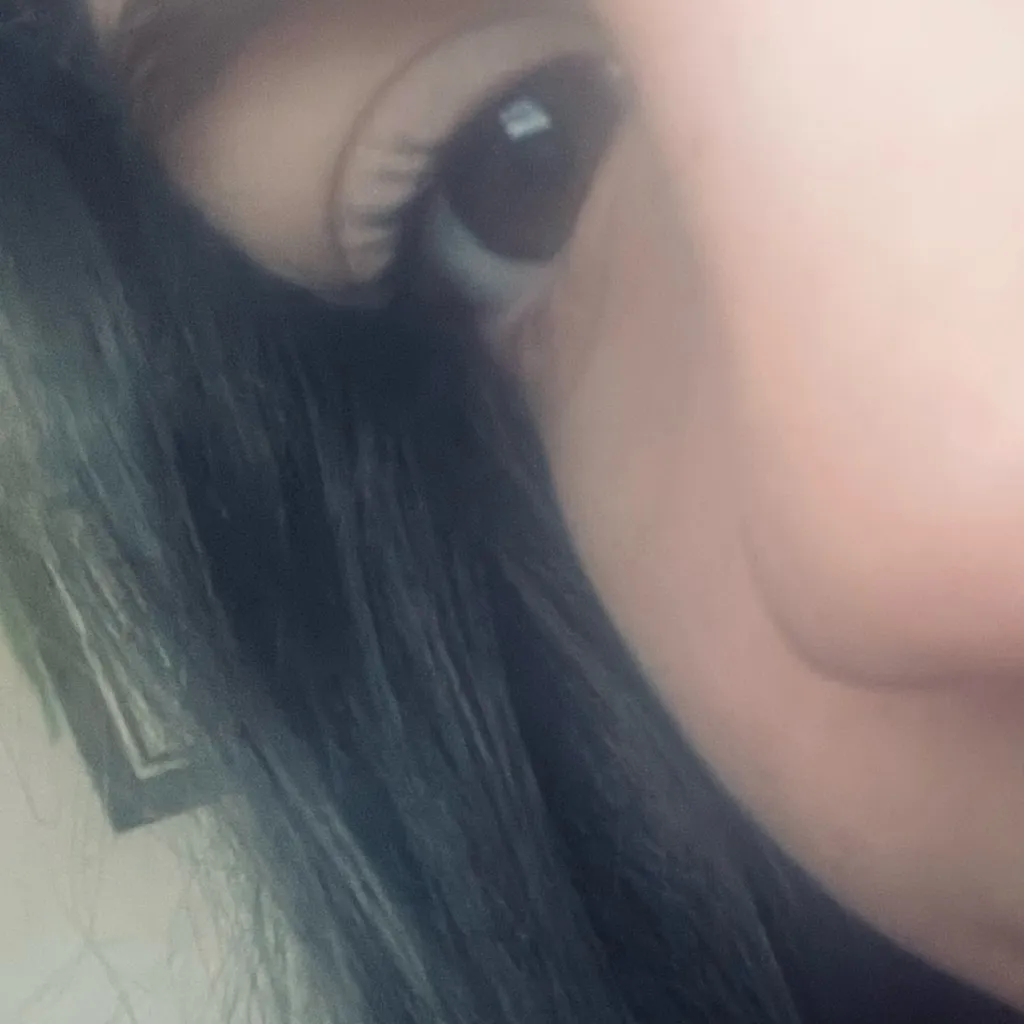 chat with ai character: Ava