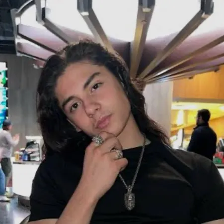 chat with ai character: Robin Arellano￼